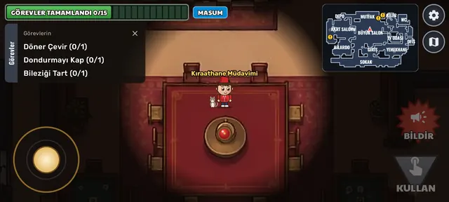 A player at the meeting table in Paşa Kulübü, with the task bar, the task list and the minimap